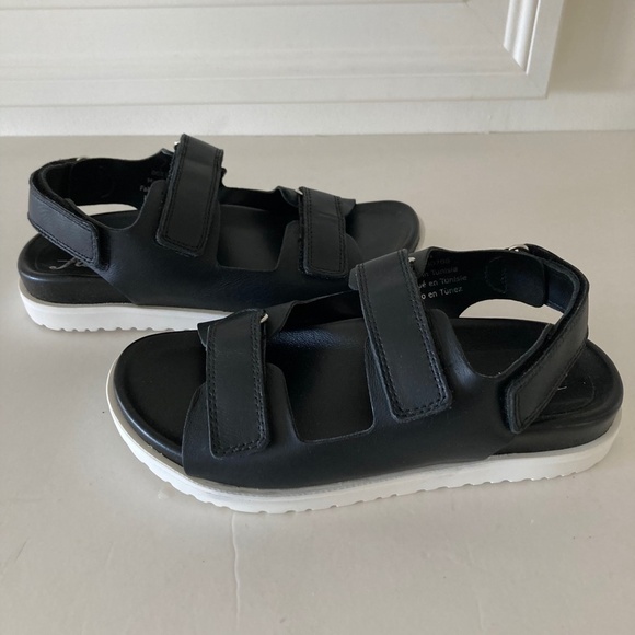 NIB Free People New Moon Velcro Black Leather Foodbed Sandals Sz 36 - Picture 1 of 8